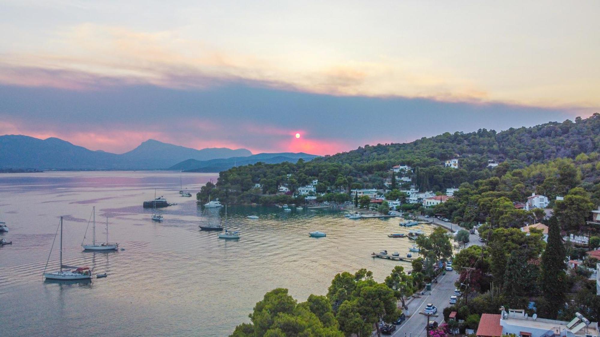 Seaview Apartment - Poros Relaxing Beachfront Flat Poros Town المظهر الخارجي الصورة