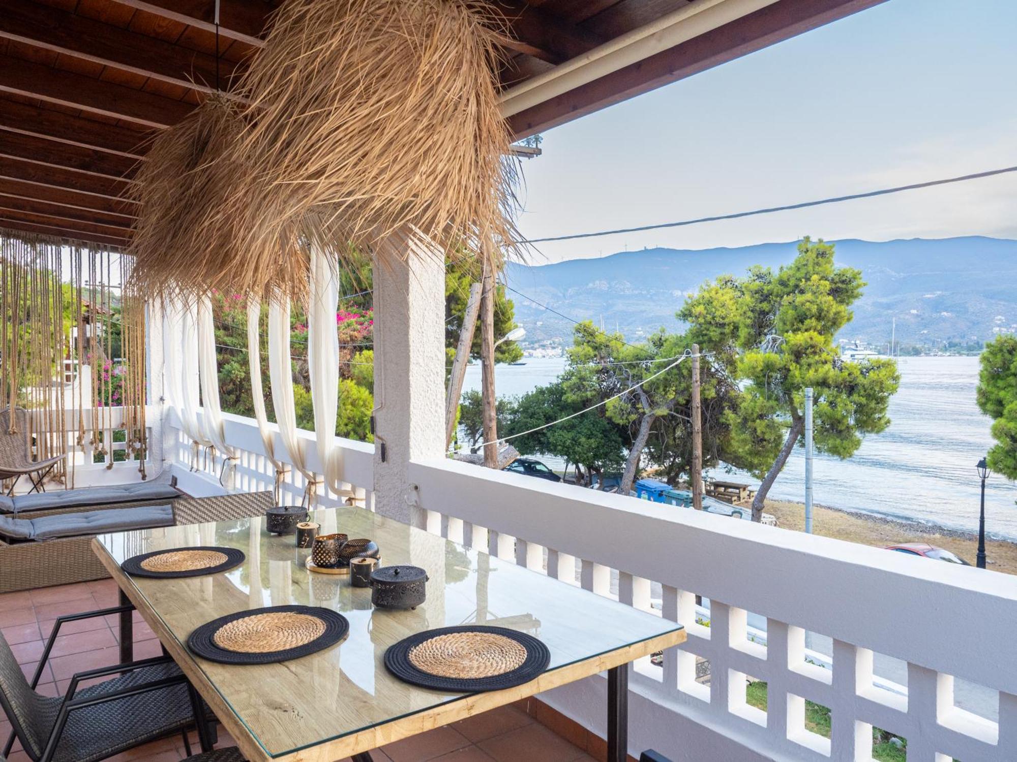 Seaview Apartment - Poros Relaxing Beachfront Flat Poros Town المظهر الخارجي الصورة