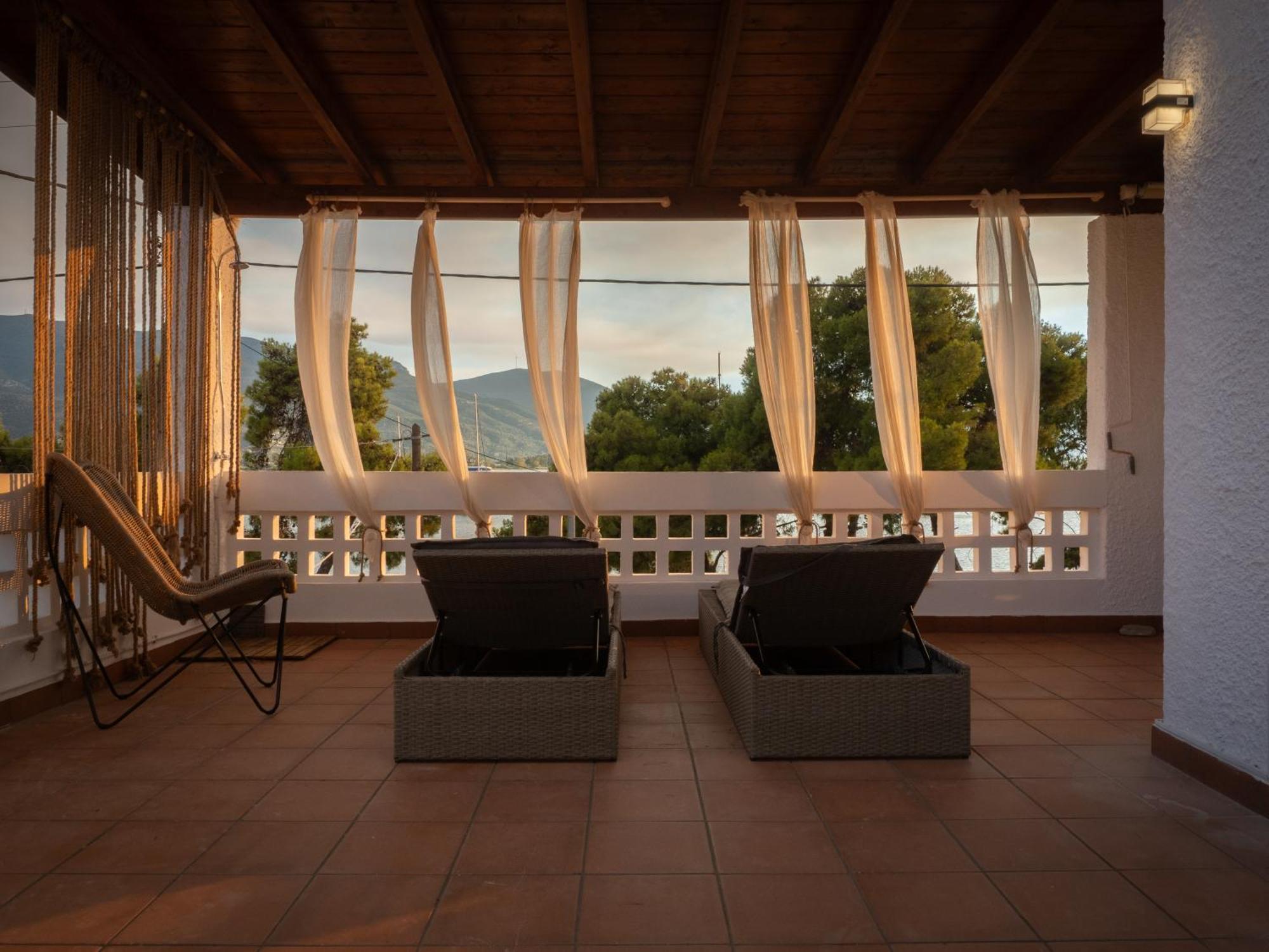 Seaview Apartment - Poros Relaxing Beachfront Flat Poros Town المظهر الخارجي الصورة