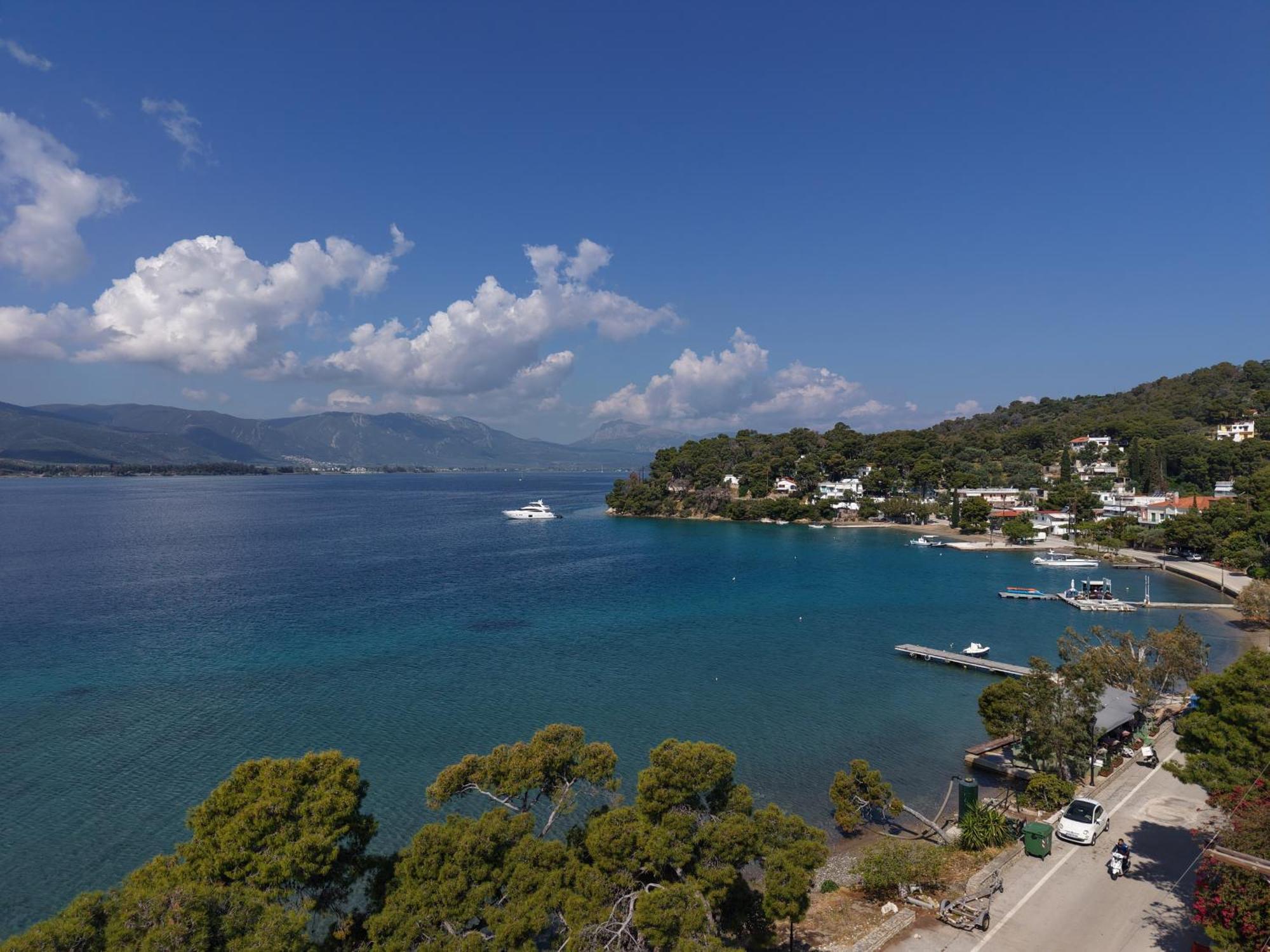 Seaview Apartment - Poros Relaxing Beachfront Flat Poros Town المظهر الخارجي الصورة