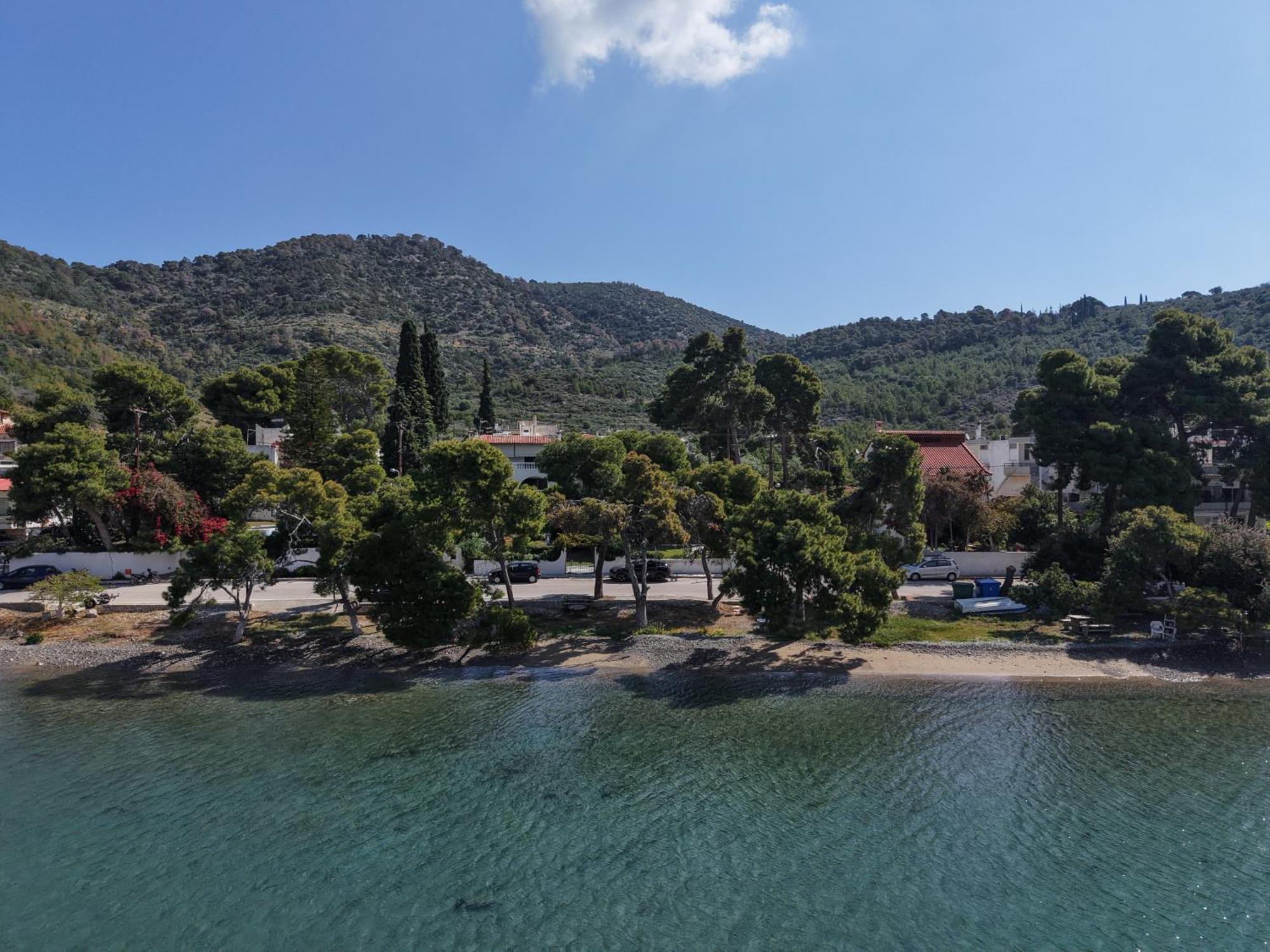Seaview Apartment - Poros Relaxing Beachfront Flat Poros Town المظهر الخارجي الصورة