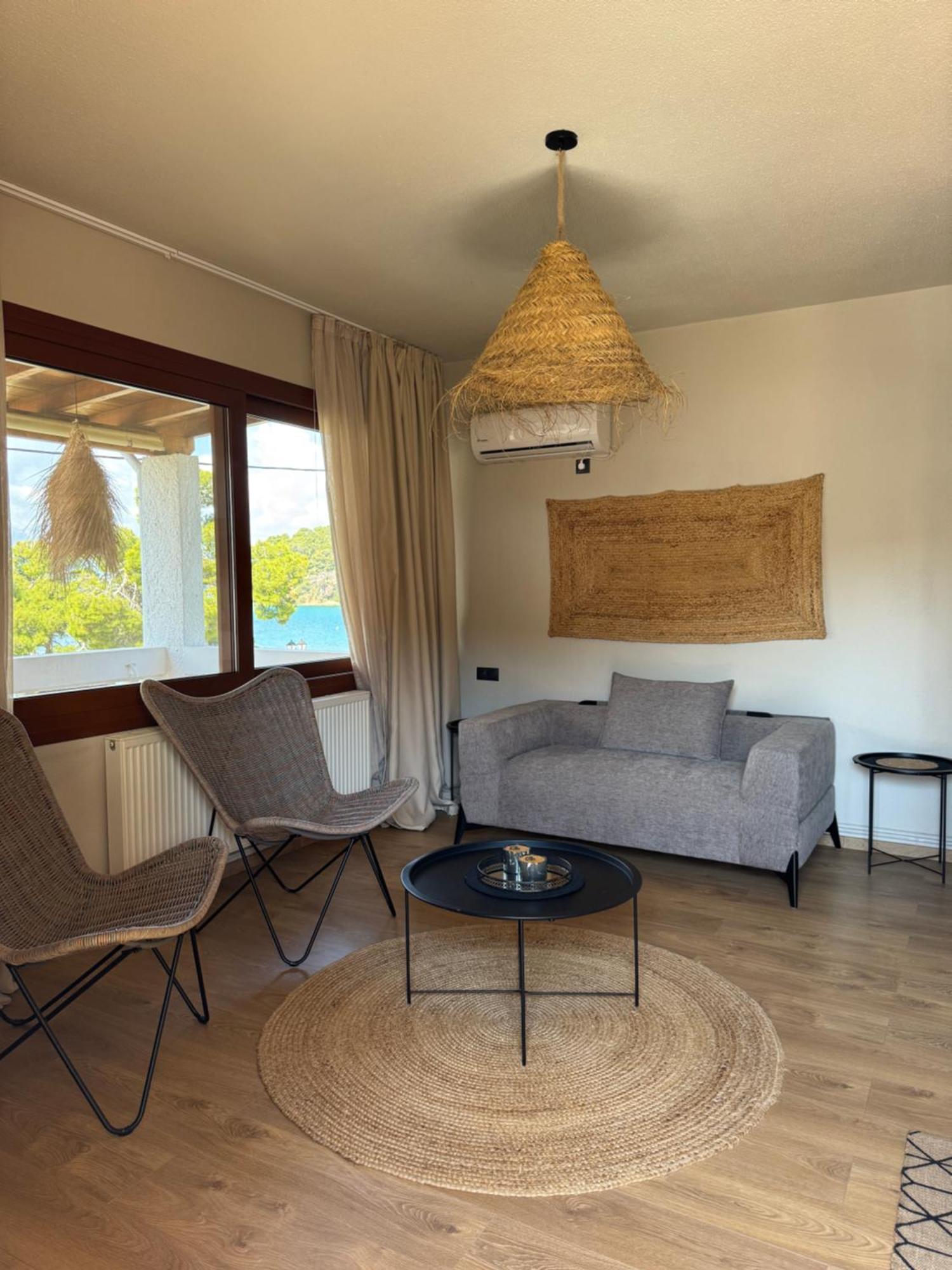 Seaview Apartment - Poros Relaxing Beachfront Flat Poros Town المظهر الخارجي الصورة