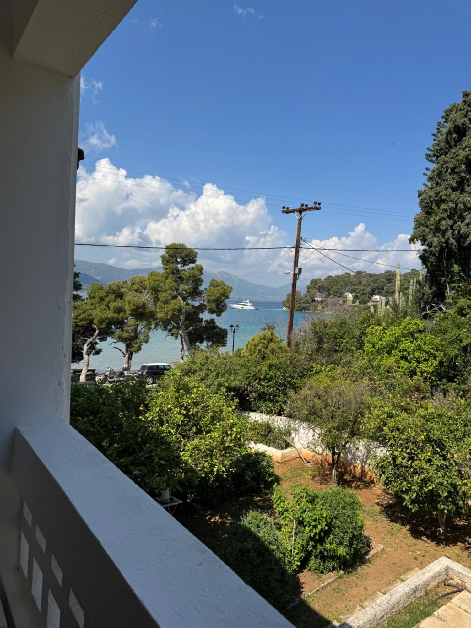 Seaview Apartment - Poros Relaxing Beachfront Flat Poros Town المظهر الخارجي الصورة