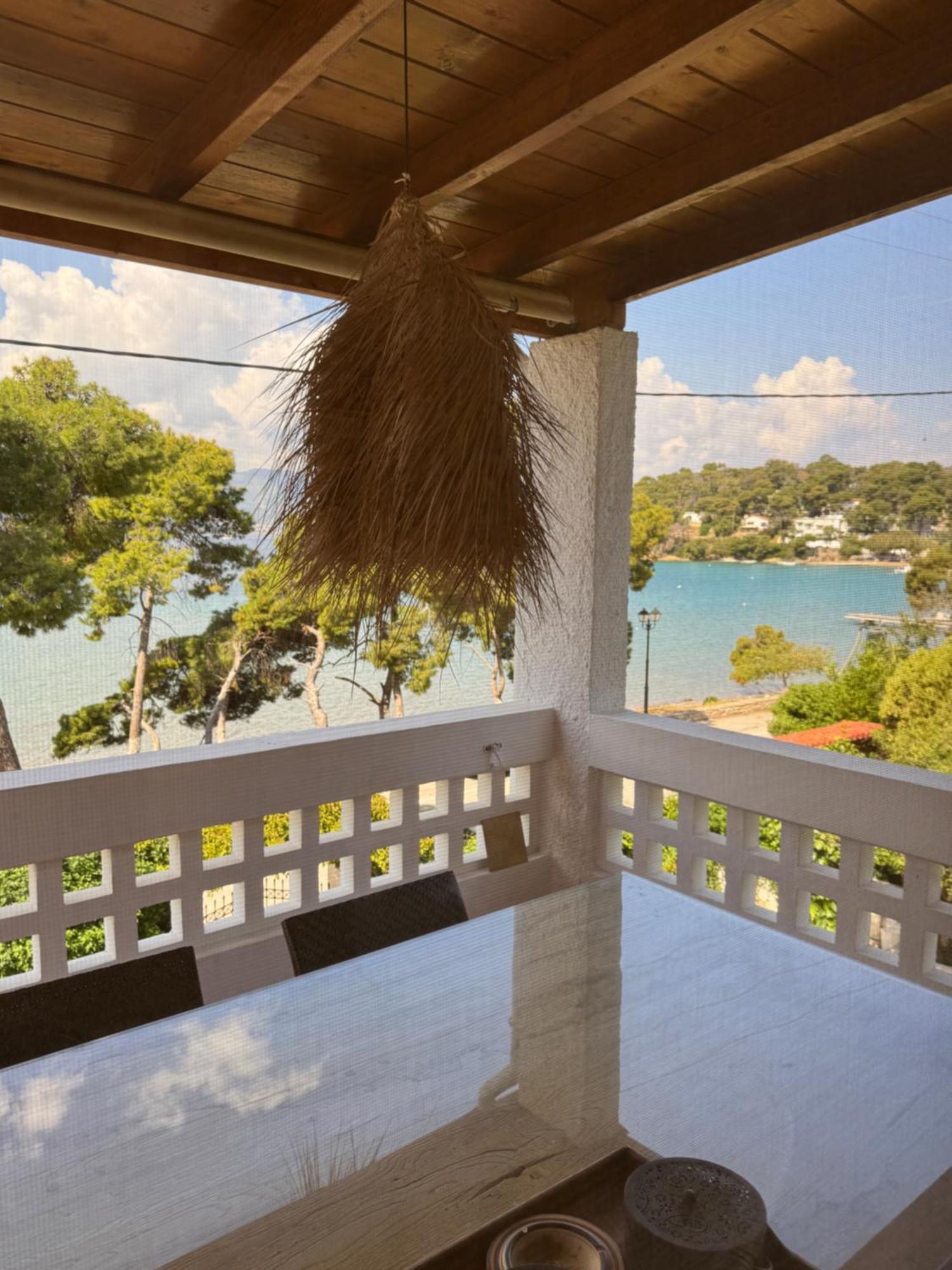Seaview Apartment - Poros Relaxing Beachfront Flat Poros Town المظهر الخارجي الصورة